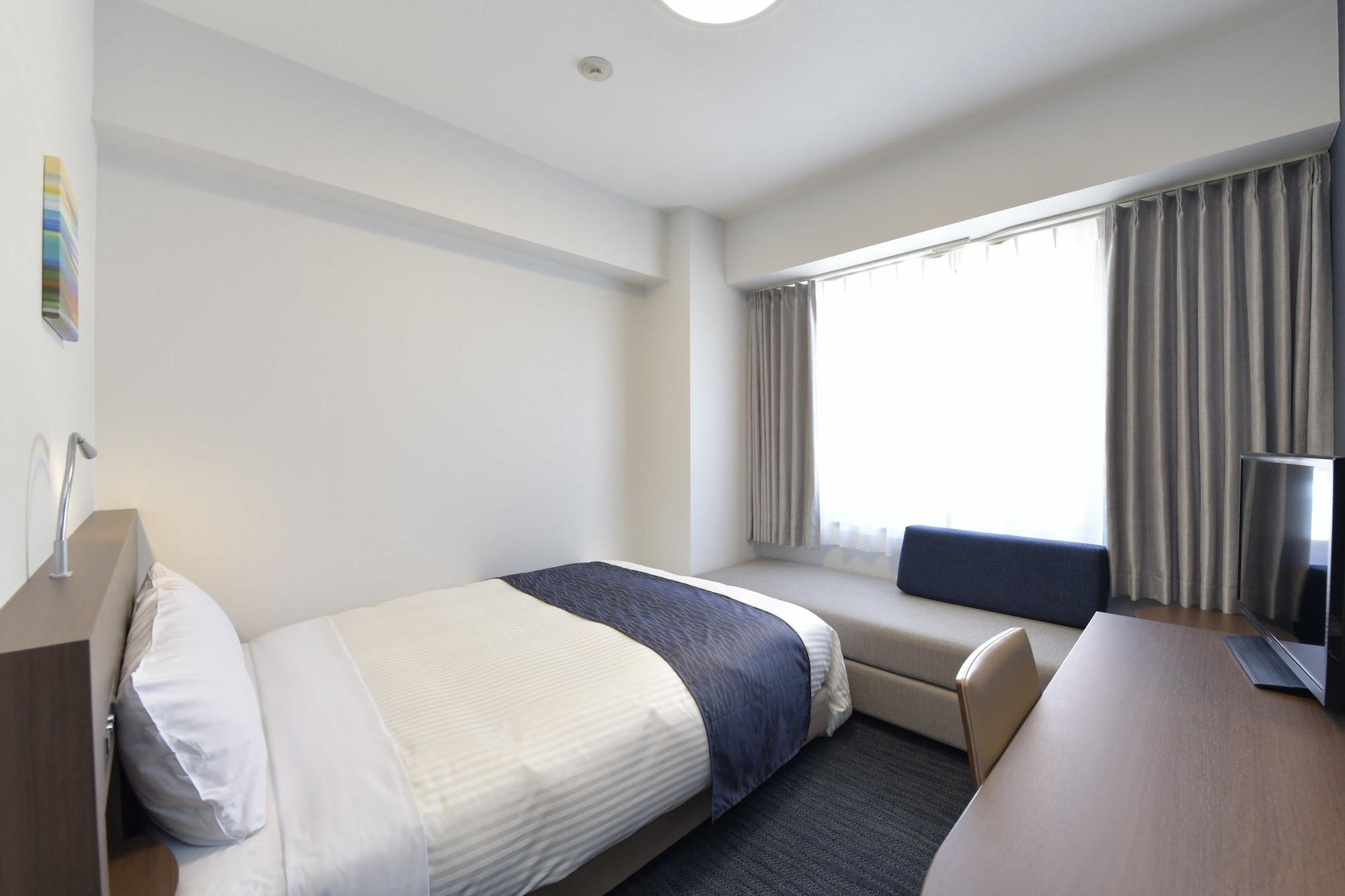 โฮเต็ล พอร์ต พลาซ่า ชิบะ Hotel ภายนอก รูปภาพ A typical room at a capsule hotel