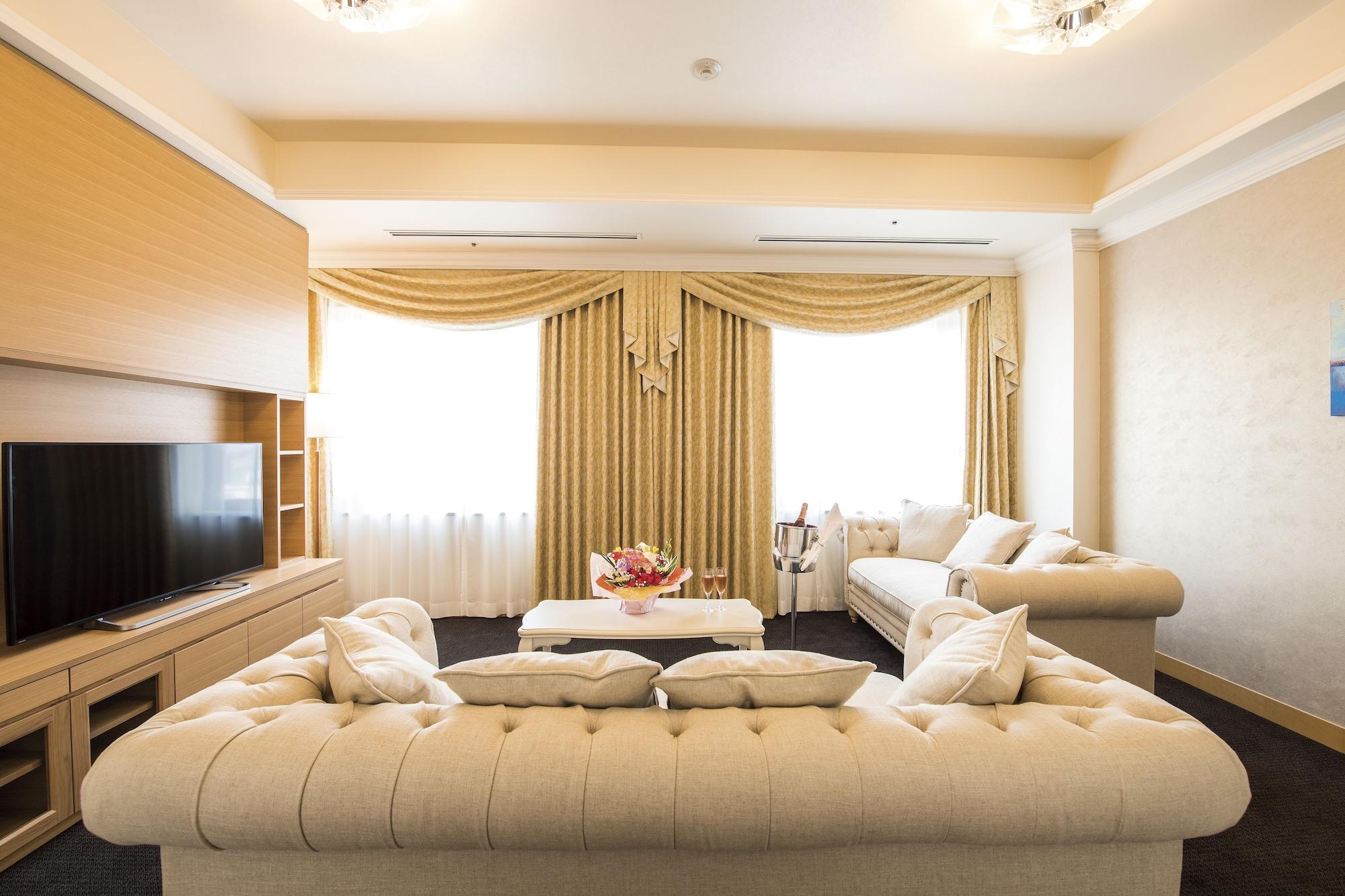 โฮเต็ล พอร์ต พลาซ่า ชิบะ Hotel ภายนอก รูปภาพ A living room in a hotel