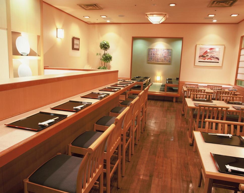 โฮเต็ล พอร์ต พลาซ่า ชิบะ Hotel ภายนอก รูปภาพ Interior of a sushi restaurant