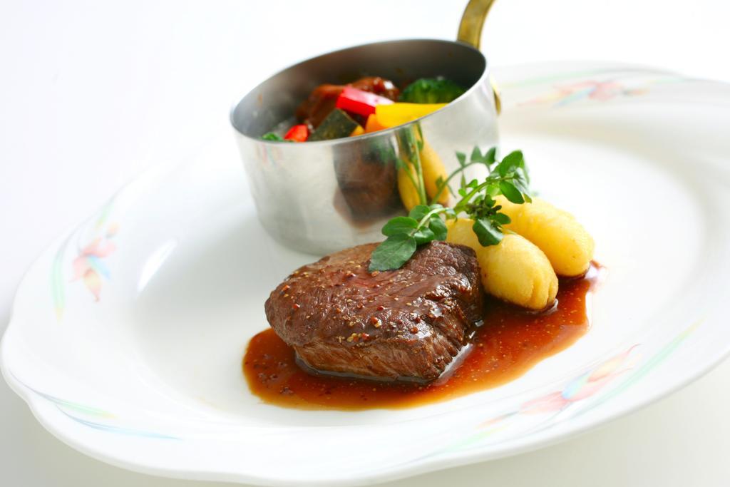 โฮเต็ล พอร์ต พลาซ่า ชิบะ Hotel ภายนอก รูปภาพ A steak prepared with the sauce