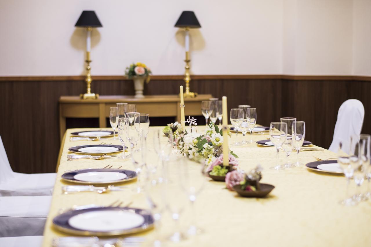 โฮเต็ล พอร์ต พลาซ่า ชิบะ Hotel ภายนอก รูปภาพ A table set for a formal dinner